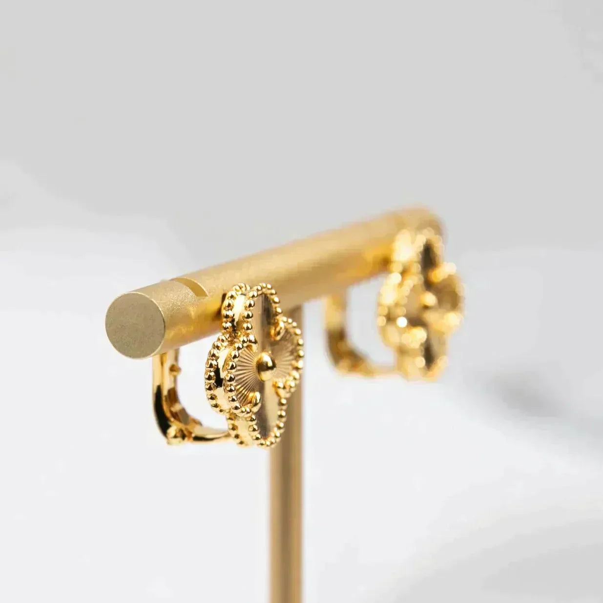 [Eternal Jewelry]CLOVER MEDIUM 1 MOTIFS LASER EARRINGS