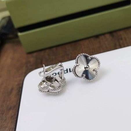 [Eternal Jewelry]CLOVER MEDIUM STUD EARRINGS