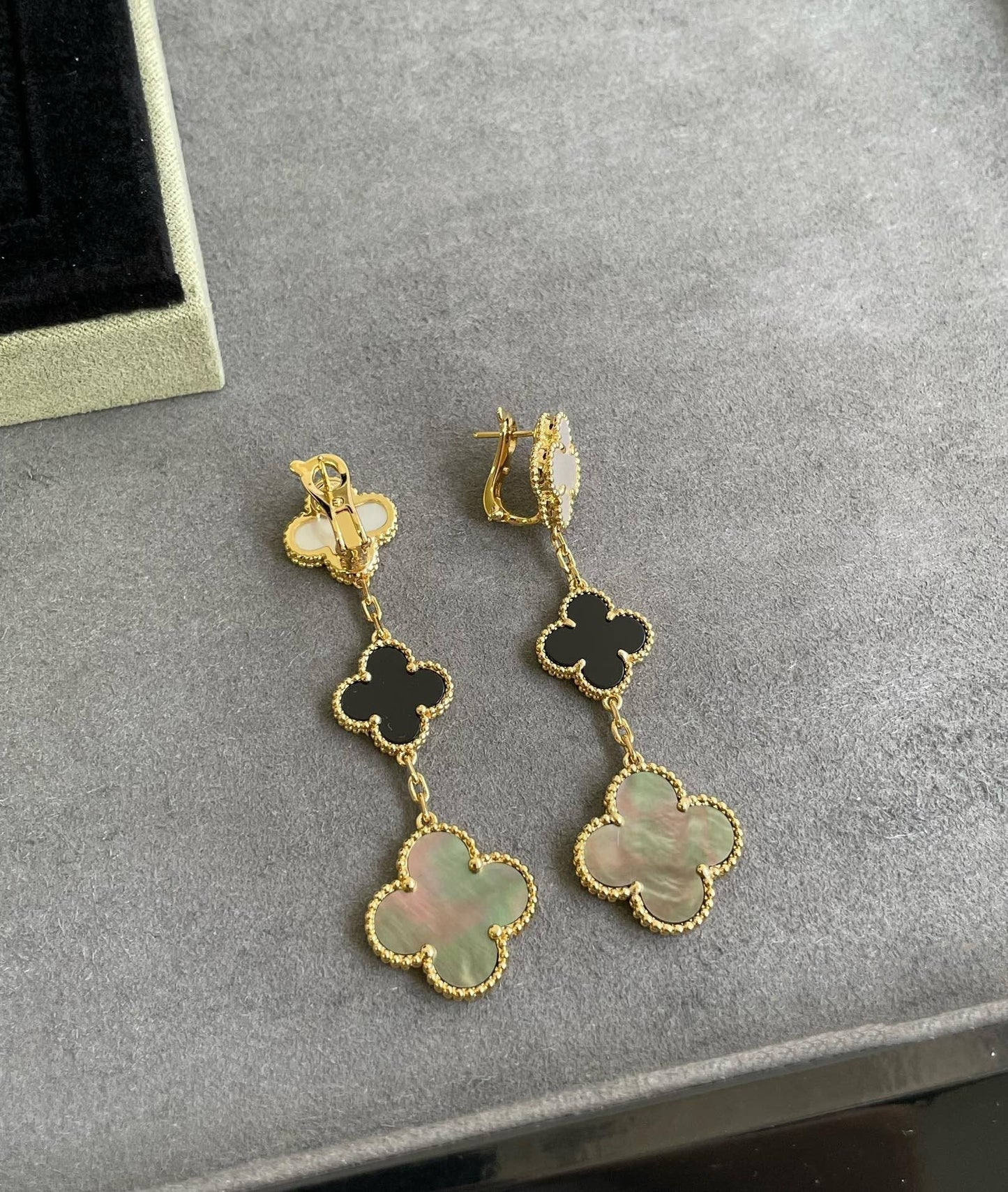 [Eternal Jewelry]CLOVER 3 MOTIF MOP ONYX DARK MOP PINK GOLD EARRINGS