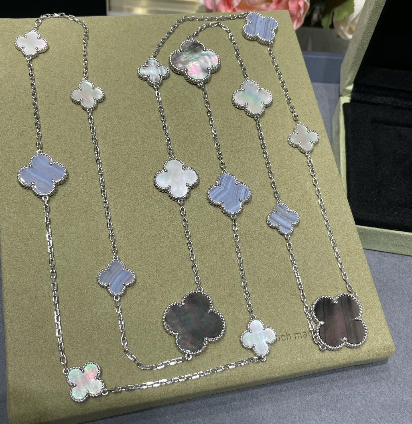 [Eternal Jewelry]CLOVER 16 MOTIF CHALCEDONY MOP SILVER NECKLACE