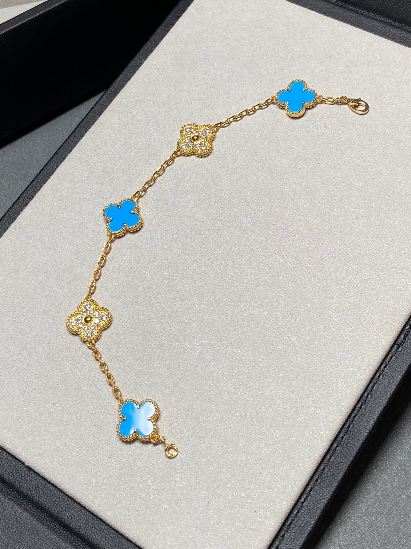 [Eternal Jewelry]CLOVER 5 MOTIF BLUE CHALCEDONY DIAMOND GOLD BRACELET