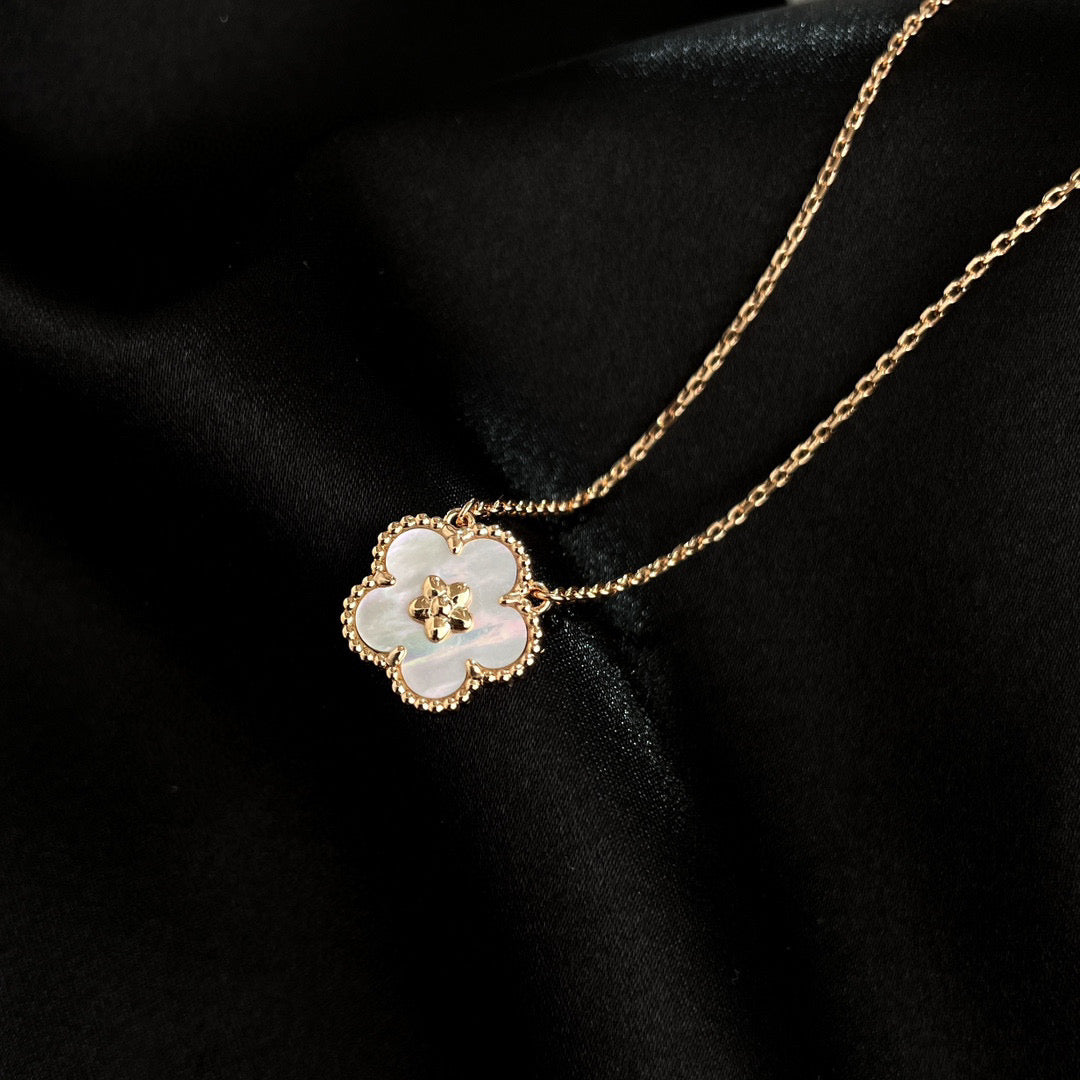 [Eternal Jewelry]LUCKY  WHITE MOP  PLUM BLOSSOM NECKLACE